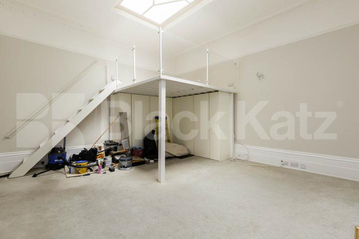 Stunning studio with a mezzanine level sleeping area mins to tube and hyde park Inverness Street, Hyde Park / Bayswater